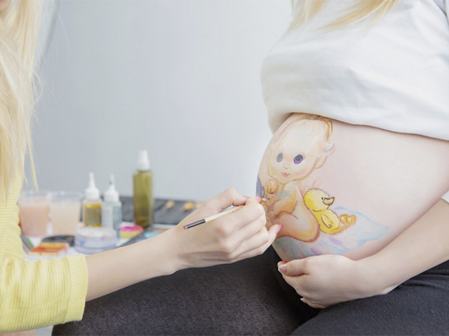 pintar la barriga de una embarazada