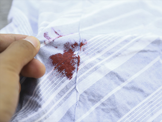 Cómo quitar las manchas de sangre seca y reciente