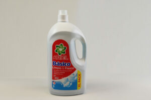detergente ariel basic